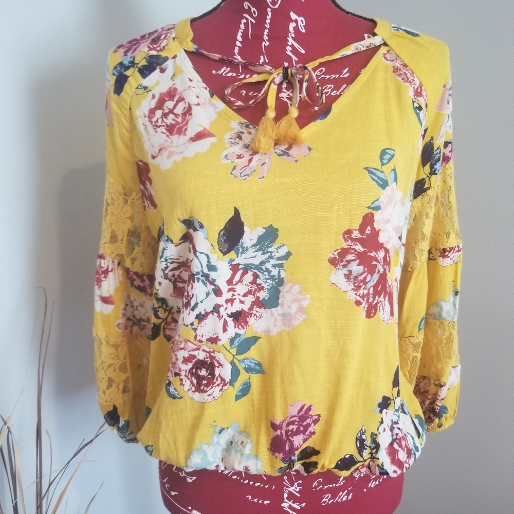 Eyeshadow Long sleeve top. - Picture 4 of 6